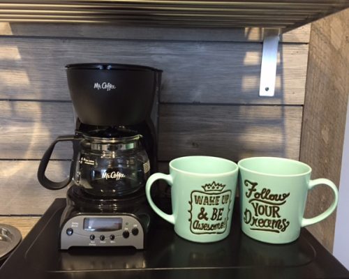 216-Coffee-Maker-and-Cute-Cups