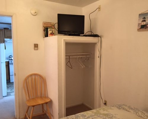 319-Bedroom-on-320-Side-TV-and-Closet-Area
