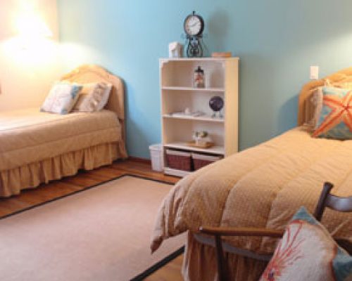 Bedroom-with-Twin-Beds-88