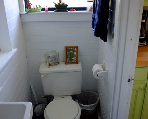 G12-Bathroom-2