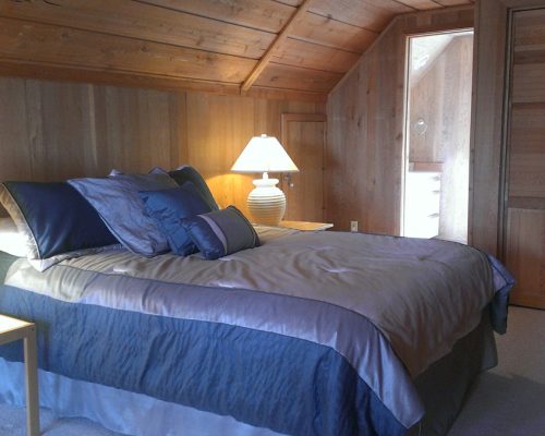 Queen-bedroom-in-loft