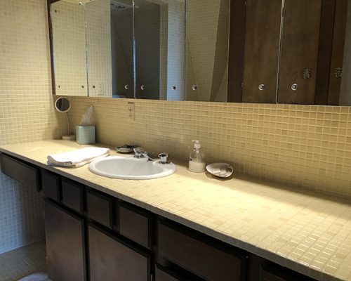 upstairs-bathroom
